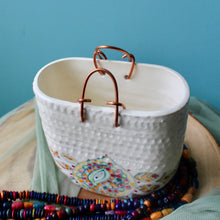 Load image into Gallery viewer, Dainty basket