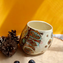 Load image into Gallery viewer, Floral Fun Pod Vase