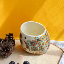 Load image into Gallery viewer, Floral Fun Pod Vase