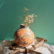Load image into Gallery viewer, Brilliant Pod Vase
