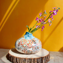Load image into Gallery viewer, Pod Vase